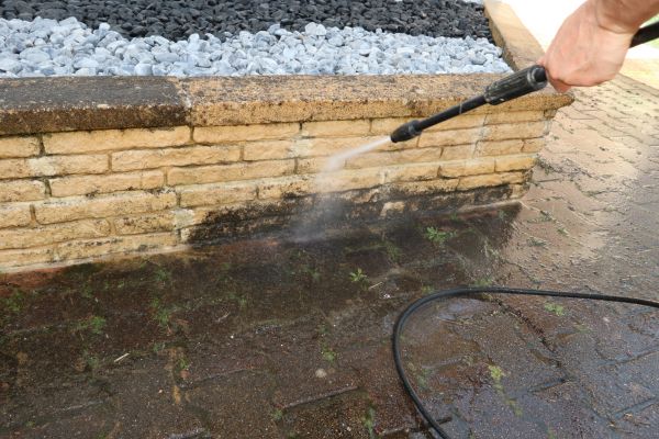Retaining Wall Power Washing in Paso Robles